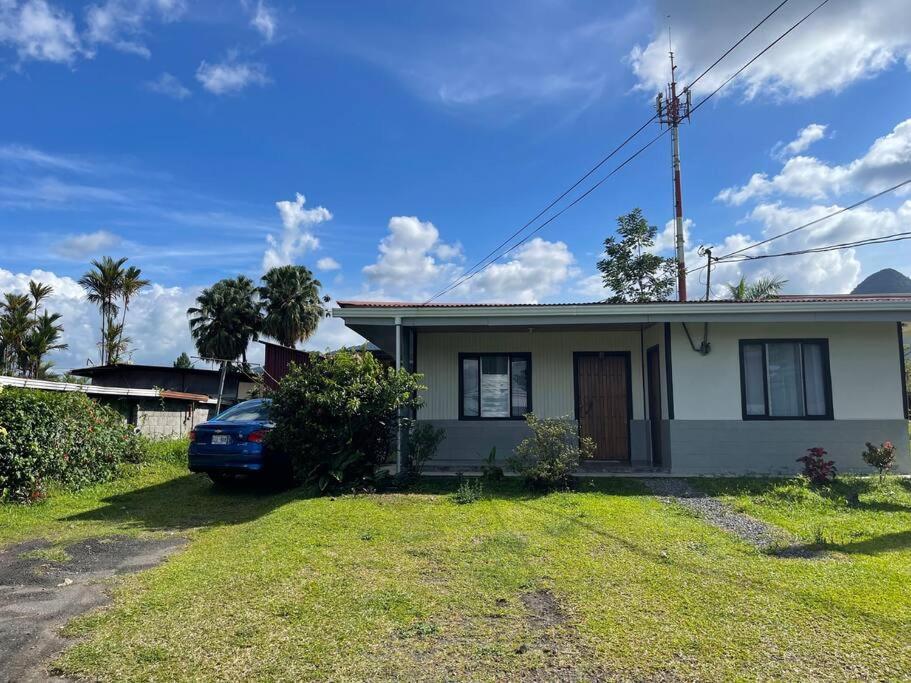 Large & Confortable Family House La Fortuna Exterior photo