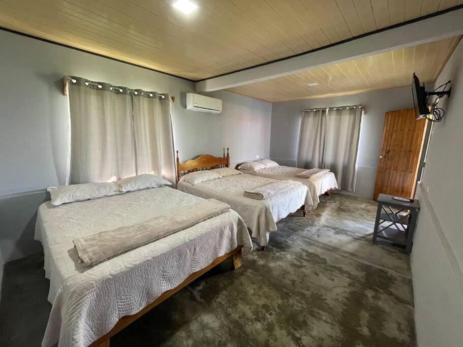 Large & Confortable Family House La Fortuna Exterior photo